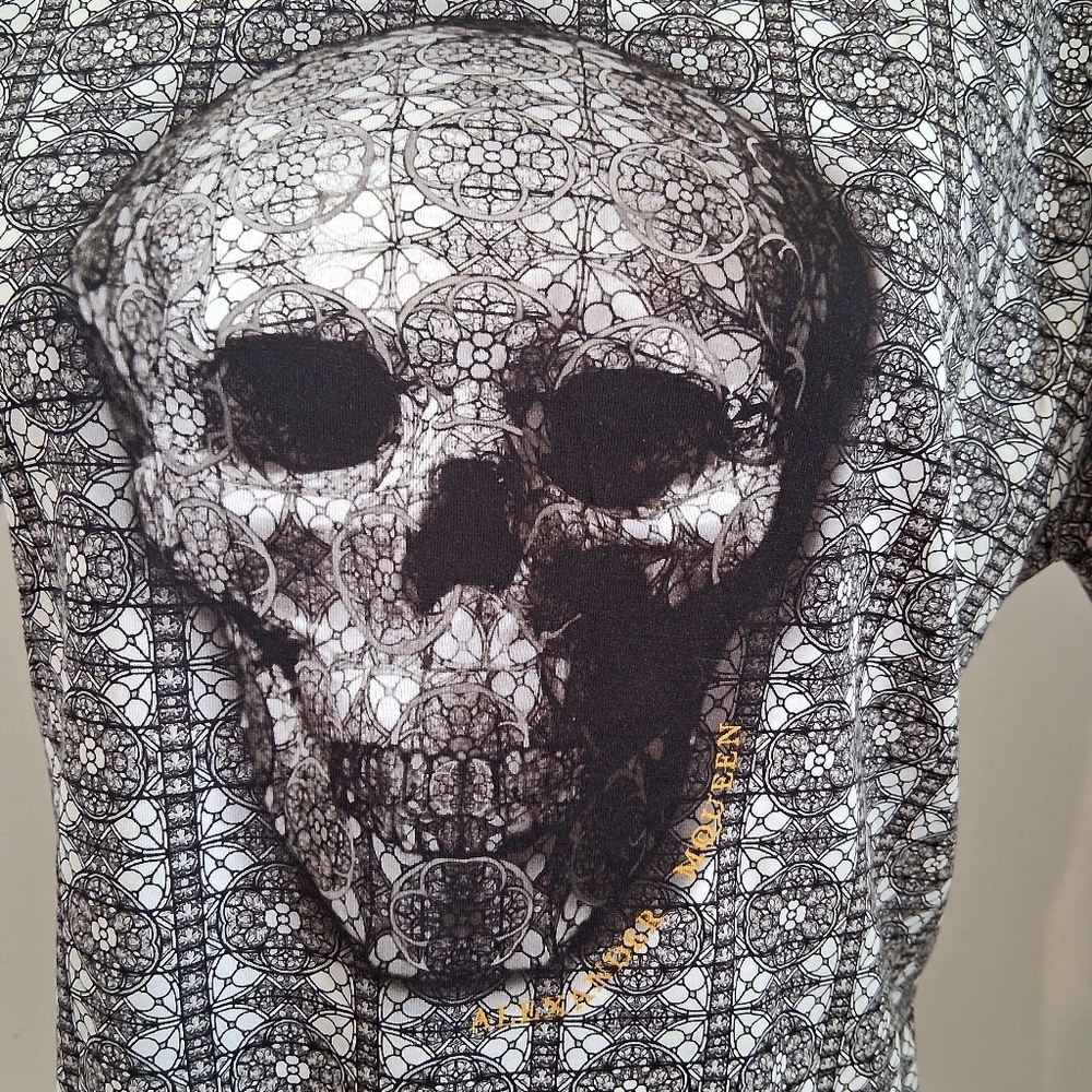 Alexander Mcqueen Skull Men's Black and Gray Graphic T-Shirt Size Large - Picture 4 of 9